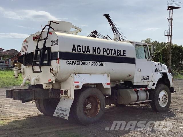 Ford L9000 Wassertanker
