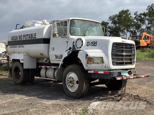 Ford L9000 Wassertanker