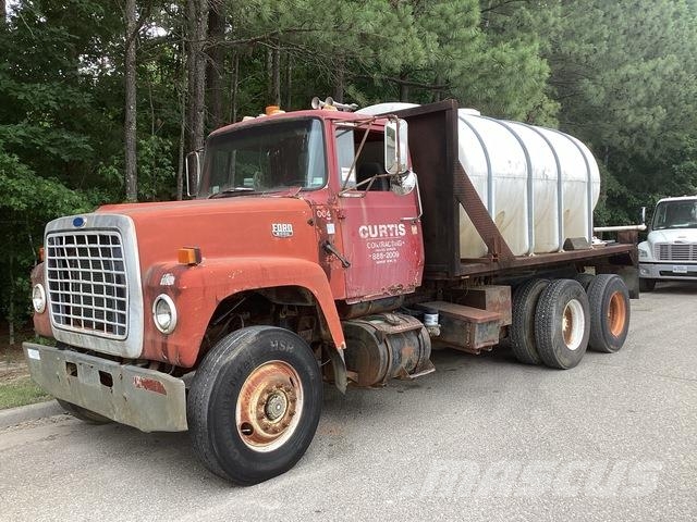 Ford LT8000 صهاريج مياه