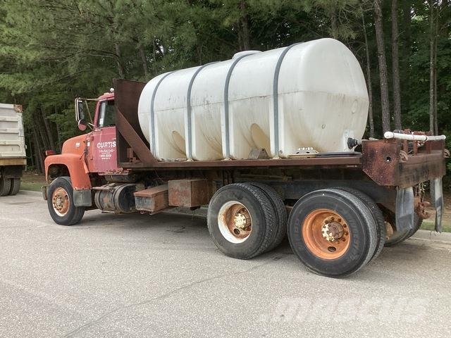 Ford LT8000 صهاريج مياه