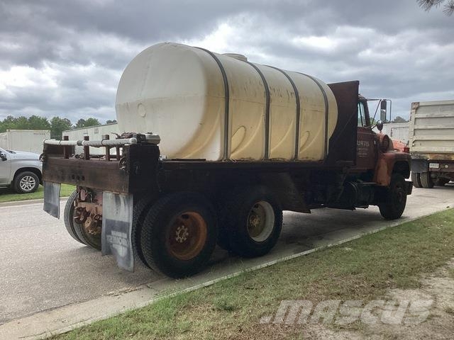 Ford LT8000 صهاريج مياه