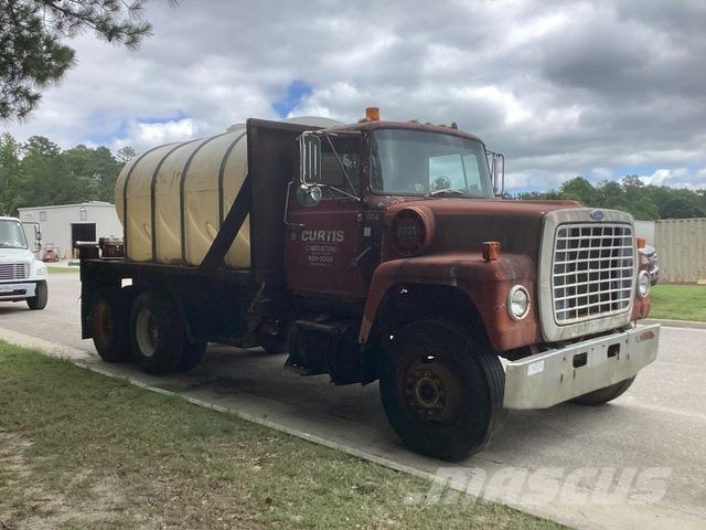 Ford LT8000 صهاريج مياه