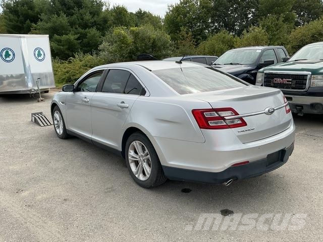 Ford Taurus SE Auto