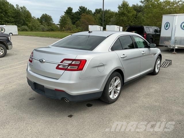 Ford Taurus SE Auto