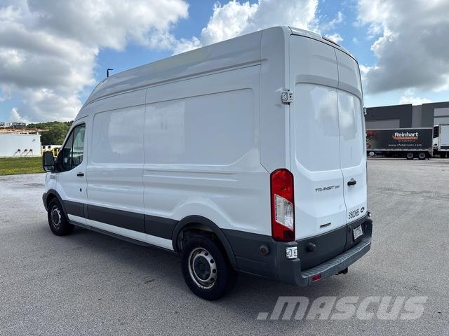 Ford Transit شاحنة مقفلة