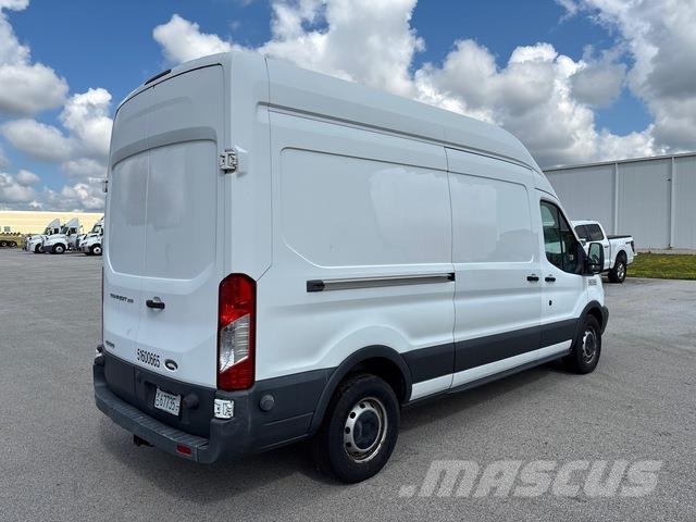 Ford Transit شاحنة مقفلة