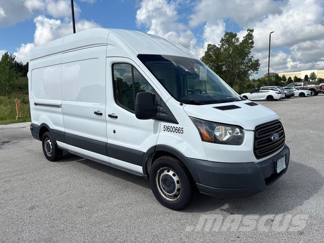 Ford Transit شاحنة مقفلة