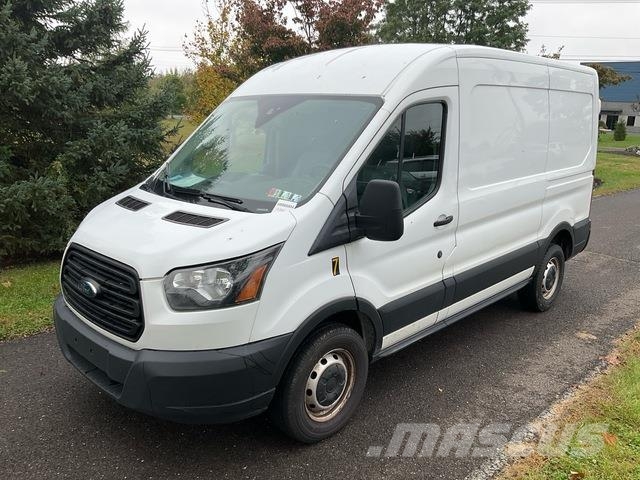 Ford Transit 廂式貨物運輸車