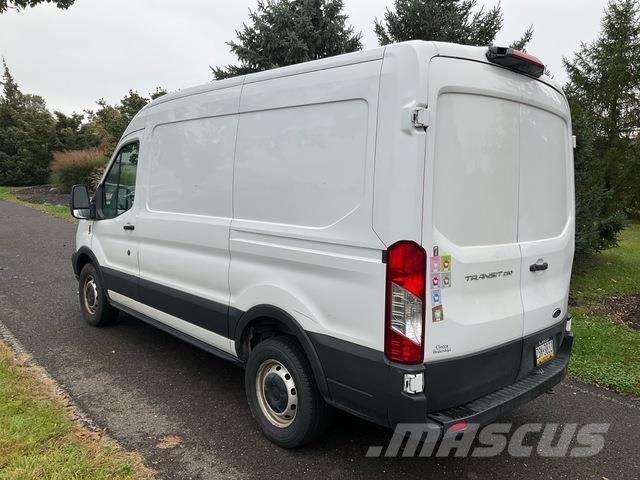 Ford Transit 廂式貨物運輸車