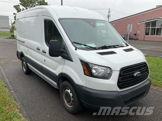Ford Transit 廂式貨物運輸車