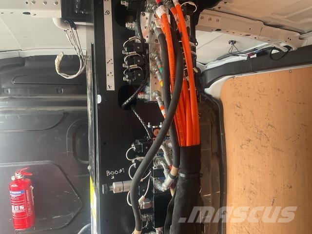 Ford Transit 130M155 المنصات الهوائية المثبتة على شاحنة
