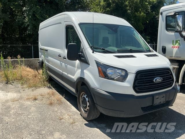 Ford Transit 150 شاحنة مقفلة