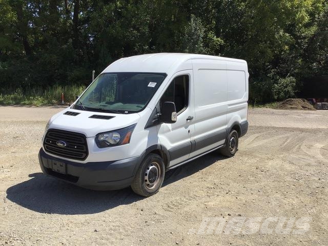Ford Transit 150 パネルバン