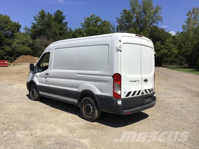 Ford Transit 150 パネルバン