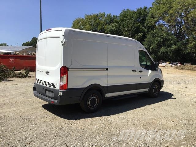 Ford Transit 150 パネルバン