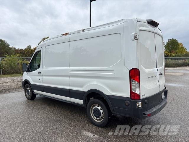 Ford Transit 250 Panel vanlar