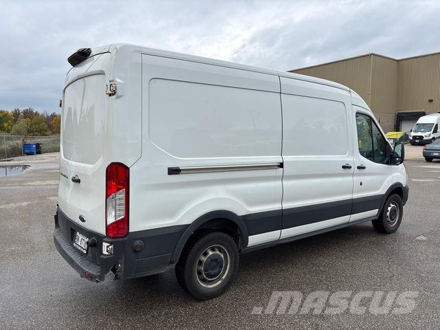 Ford Transit 250 Panel vanlar