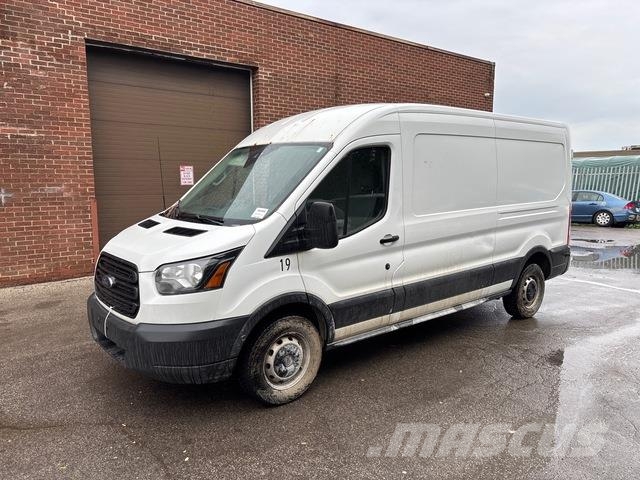 Ford Transit 250 Panel vanlar