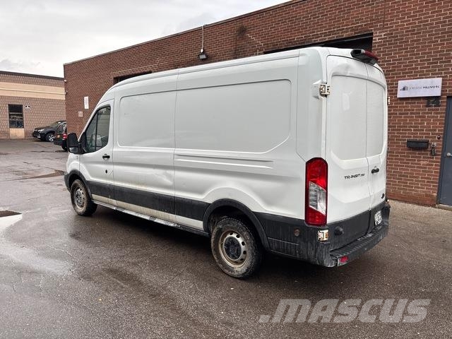 Ford Transit 250 Panel vanlar