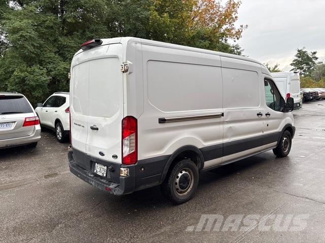 Ford Transit 250 Panel vanlar