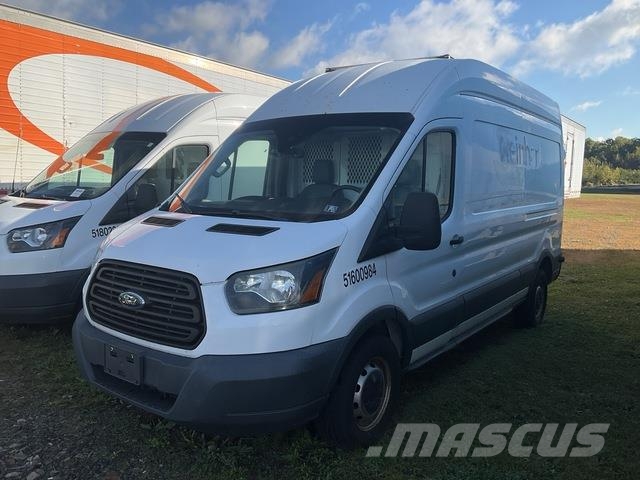 Ford Transit 250 شاحنة مقفلة