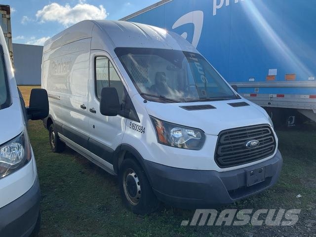 Ford Transit 250 شاحنة مقفلة