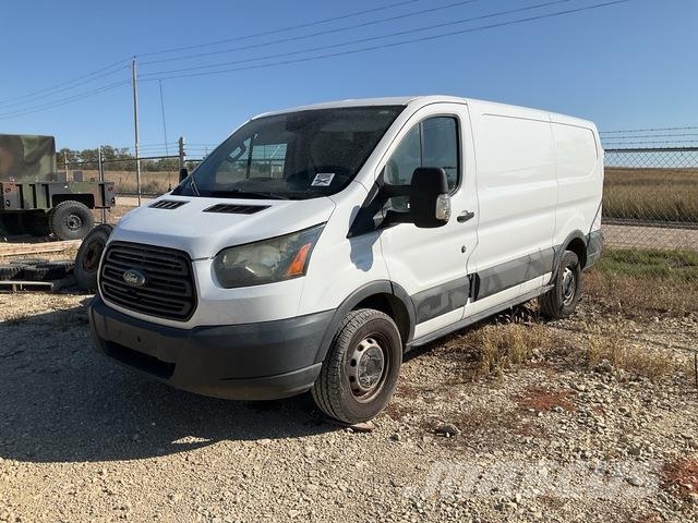 Ford Transit 250 廂式貨物運輸車