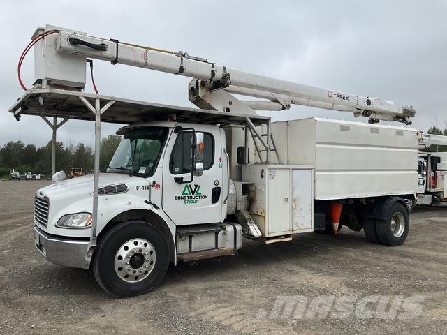 Freightliner 卡車裝載高空作業車