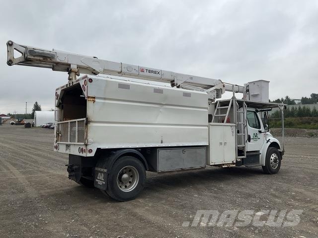 Freightliner 卡車裝載高空作業車