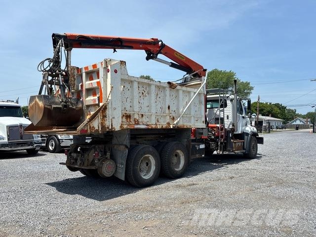 Freightliner 108SD Grijpers