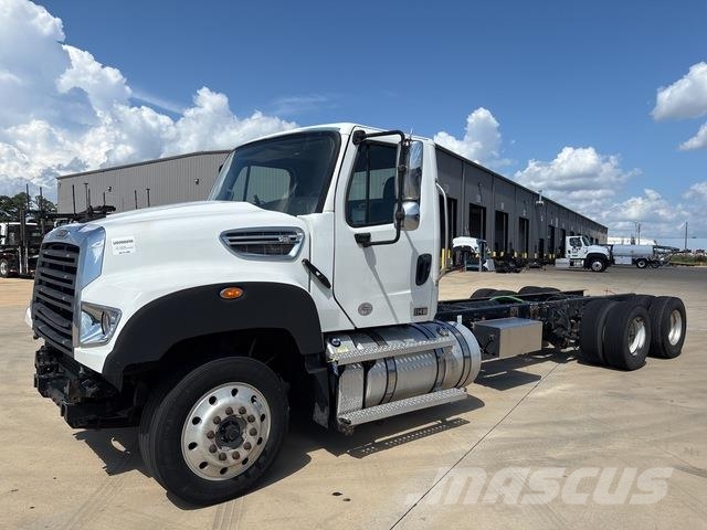 Freightliner 114SD Kabiny a interiér