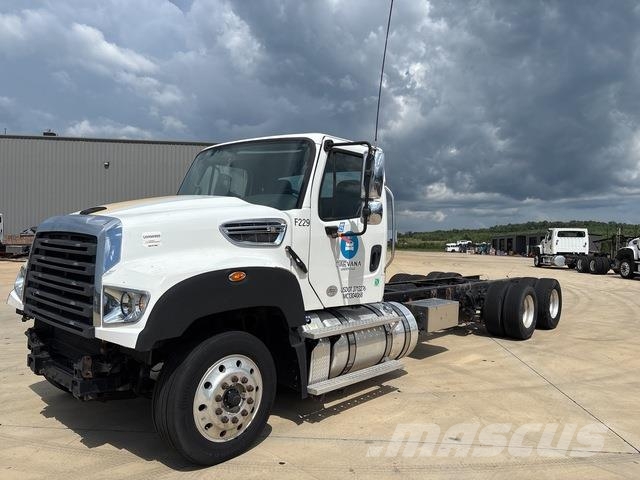 Freightliner 114SD Kabíny a interiér