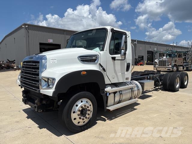 Freightliner 114SD Kabíny a interiér