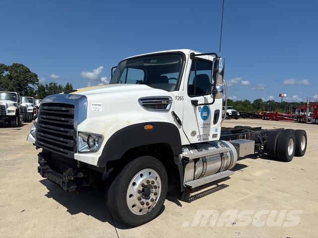 Freightliner 114SD Cabins and interior