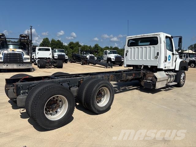 Freightliner 114SD Cabins and interior