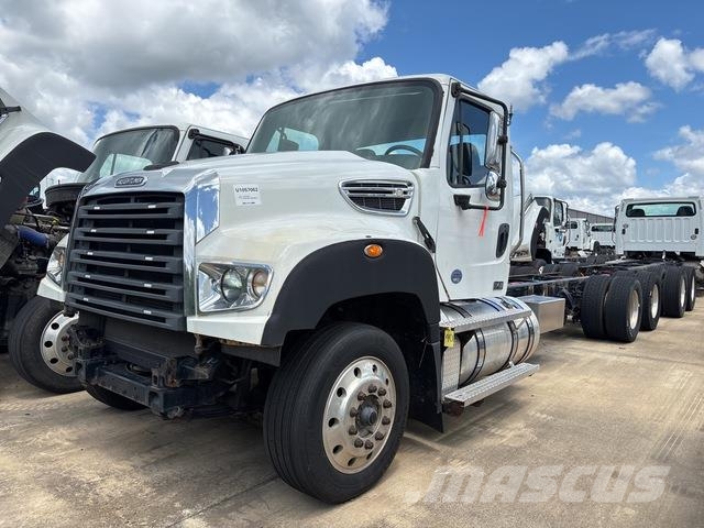 Freightliner 114SD Cabins and interior