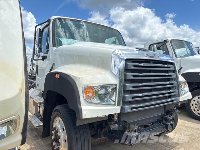 Freightliner 114SD Cabins and interior
