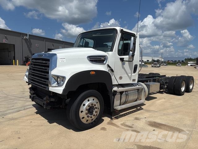 Freightliner 114SD Cabins and interior
