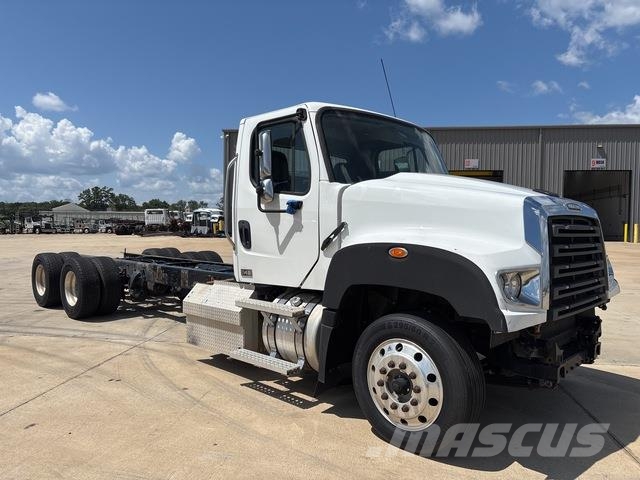 Freightliner 114SD Cabins and interior