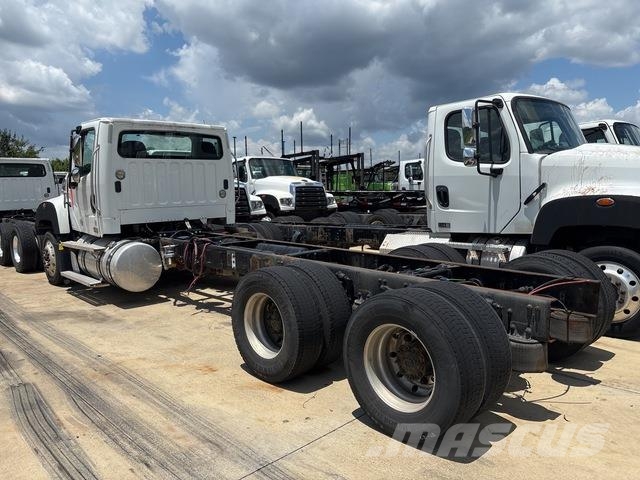 Freightliner 114SD Кабіни