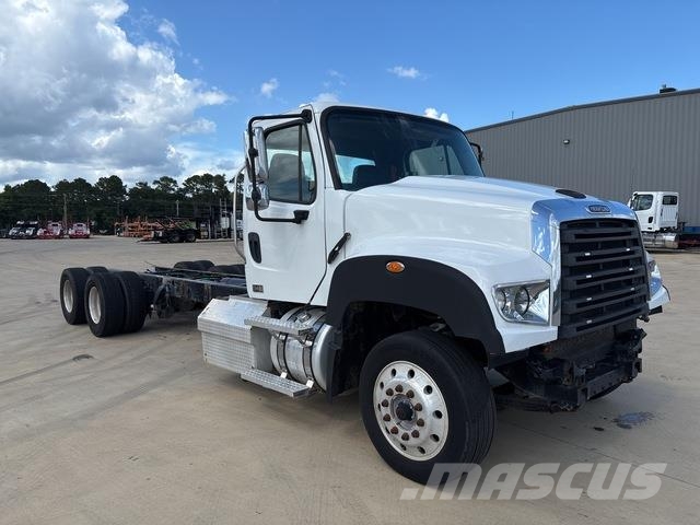 Freightliner 114SD Кабіни