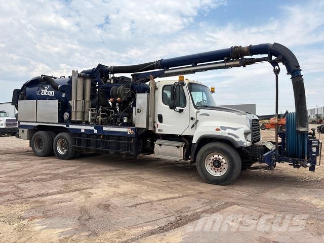 Freightliner 114SD Crawler excavators