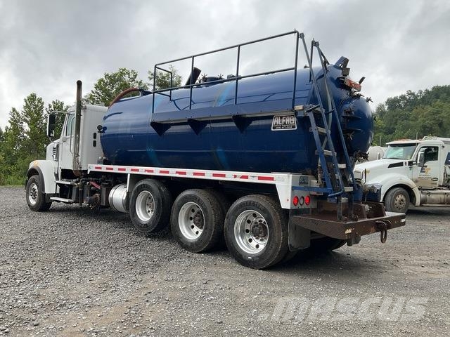 Freightliner 122SD Slamsugere