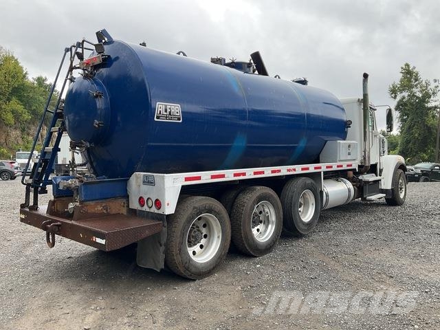 Freightliner 122SD Slamsugere