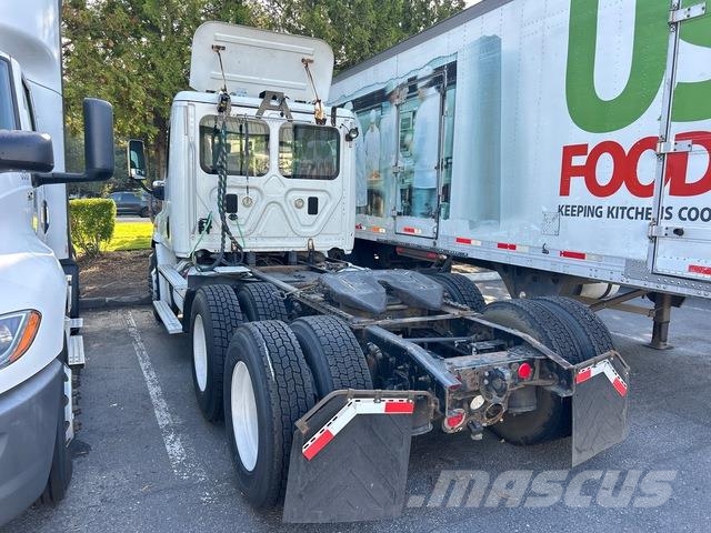 Freightliner CA113 Sadulveokid
