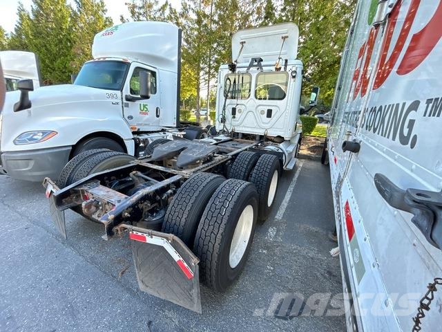 Freightliner CA113 Sadulveokid