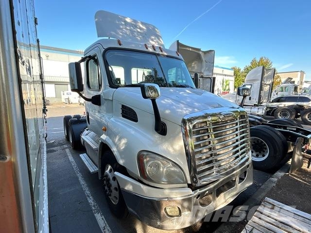 Freightliner CA113 Sadulveokid