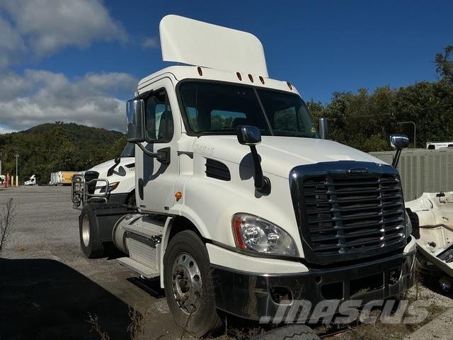 Freightliner CA113 Tegljači