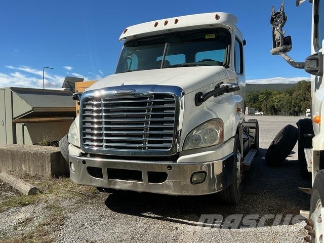 Freightliner CA113 Tegljači