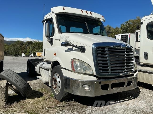 Freightliner CA113 Tegljači